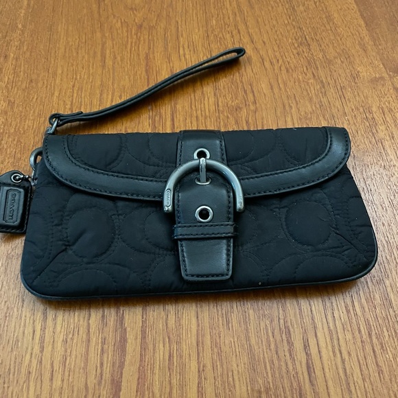 Coach Handbags - Coach wristlet